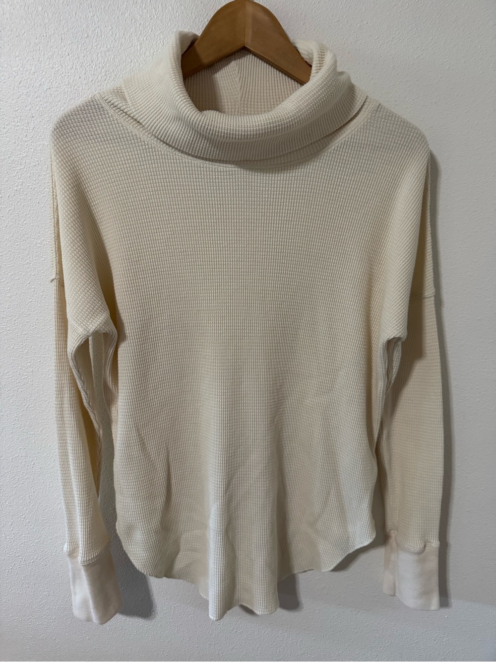 Aritzia The Group by Babaton Thermal Cowlneck Ivory Slouchy Long Sleeve-Medium
